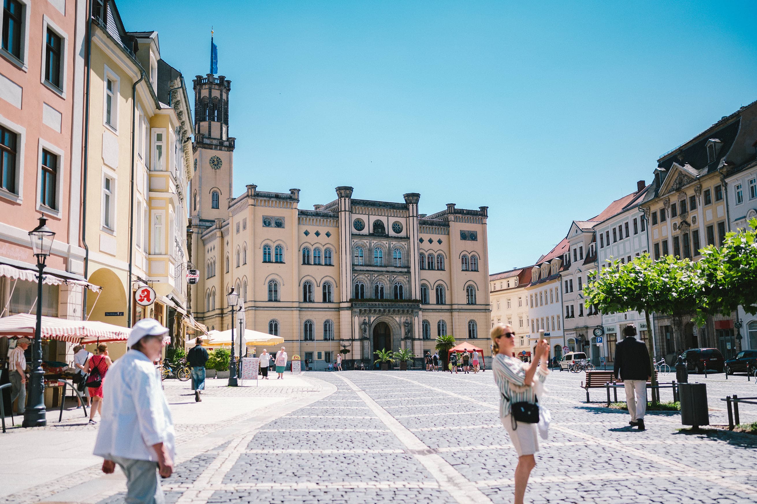 Ort der Verbindung, Versorgung und Verrnetzung: Marktplatz in Zittau Ort der Verbindung, Versorgung und Verrnetzung: Marktplatz in Zittau